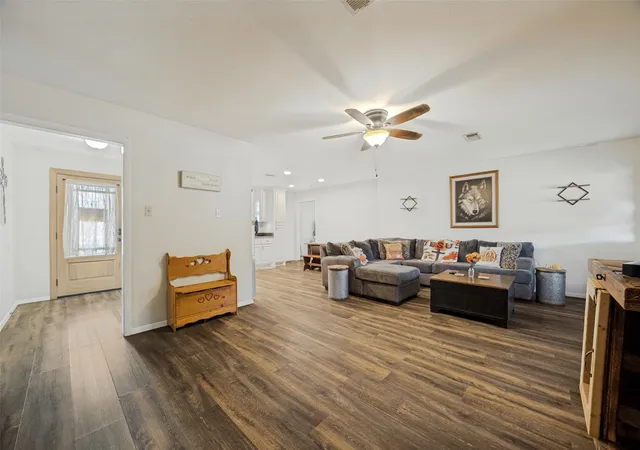 Photo 3 of Single family home for sale at 5105 Rolling Hills Dr, Sherman, TX 75092 | MLS# 21370113 | Listing updated on 2026-09-13