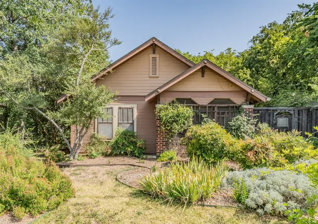 Photo 1 of Sale Pending at 1411 Rosemon Ave, Carrollton, TX 75006 | MLS# 21381577 | Listing updated on 2026-09-27