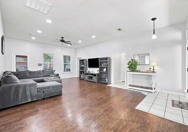 Photo 3 of Sale Pending at 100 Meadow Ridge Dr, Venus, TX 76084 | MLS# 21374639 | Listing updated on 2026-09-27