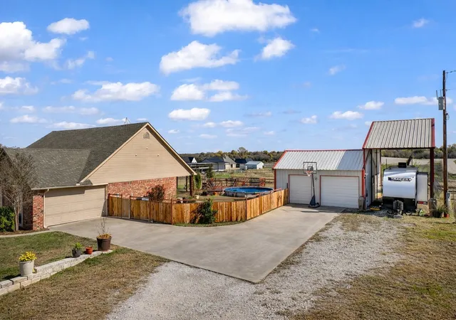 Photo 2 of Single family home for sale at 737 County Rd 4699, Boyd, TX 76023 | MLS# 21382733 | Listing updated on 2026-09-11