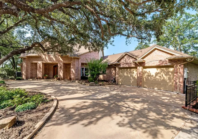 Photo 2 of Single family home for sale at 2307 Winton Ter Ct, Granbury, TX 76048 | MLS# 21354992 | Listing updated on 2026-09-11