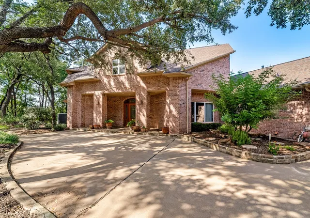 Photo 3 of Single family home for sale at 2307 Winton Ter Ct, Granbury, TX 76048 | MLS# 21354992 | Listing updated on 2026-09-11