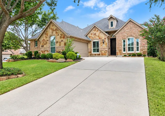 Photo 2 of Single family home for sale at 9518 Avalon Dr, Frisco, TX 75035 | MLS# 21369002 | Listing updated on 2026-09-13