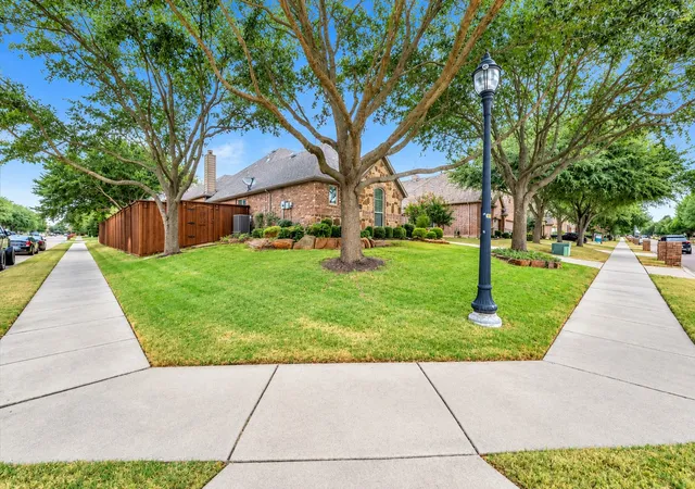 Photo 3 of Single family home for sale at 9518 Avalon Dr, Frisco, TX 75035 | MLS# 21369002 | Listing updated on 2026-09-13