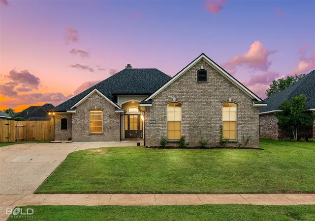 Photo 1 of Sale Pending at 5820 Bluebonnett Dr, Bossier City, LA 71112 | MLS# 21382318 | Listing updated on 2026-09-28