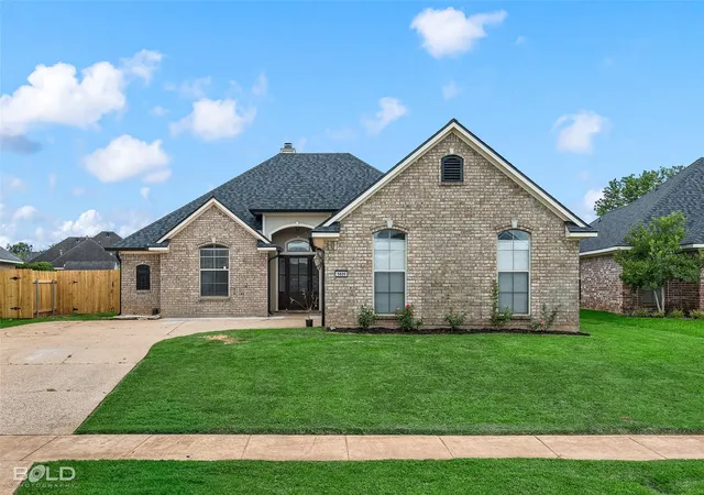 Photo 2 of Sale Pending at 5820 Bluebonnett Dr, Bossier City, LA 71112 | MLS# 21382318 | Listing updated on 2026-09-28