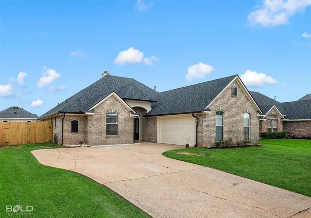 Photo 3 of Sale Pending at 5820 Bluebonnett Dr, Bossier City, LA 71112 | MLS# 21382318 | Listing updated on 2026-09-28