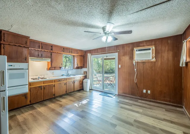 Photo 3 of Sale Pending at 4412 Pierce Ave, Fort Worth, TX 76119 | MLS# 21373145 | Listing updated on 2026-09-21