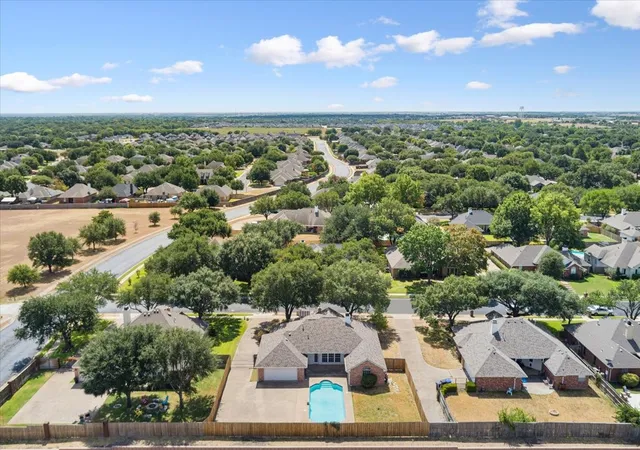 Photo 2 of Single family home for sale at 10005 Polo Park Cir, Waco, TX 76712 | MLS# 21382826 | Listing updated on 2026-09-11