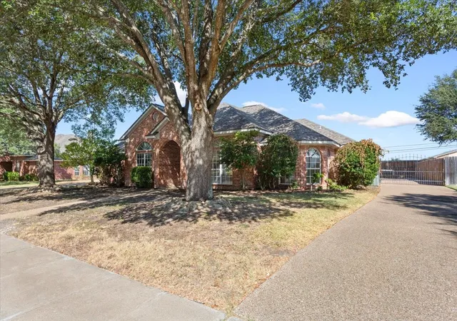 Photo 3 of Single family home for sale at 10005 Polo Park Cir, Waco, TX 76712 | MLS# 21382826 | Listing updated on 2026-09-11
