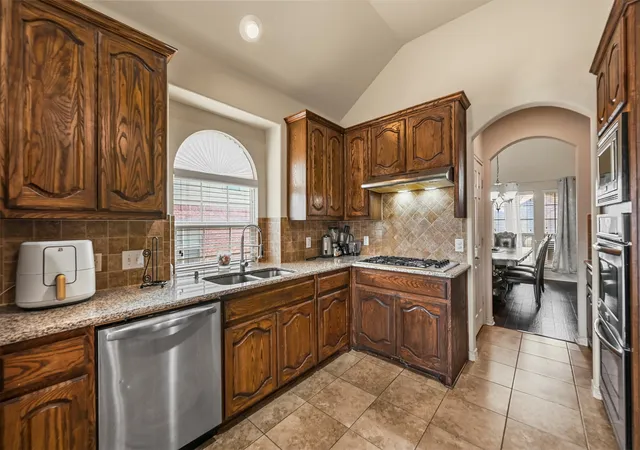 Photo 3 of Single family home for sale at 5612 Spirit Lake Dr, Fort Worth, TX 76179 | MLS# 21382834 | Listing updated on 2026-09-11