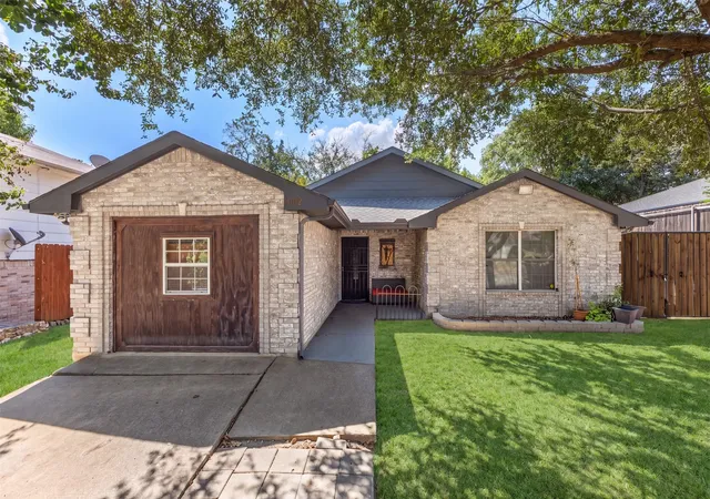 Photo 2 of Single family home for sale at 4012 Whitby Ave, Dallas, TX 75237 | MLS# 21381410 | Listing updated on 2026-10-03