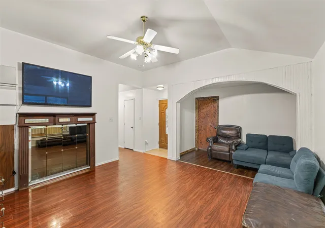 Photo 4 of Single family home for sale at 4012 Whitby Ave, Dallas, TX 75237 | MLS# 21381410 | Listing updated on 2026-10-03