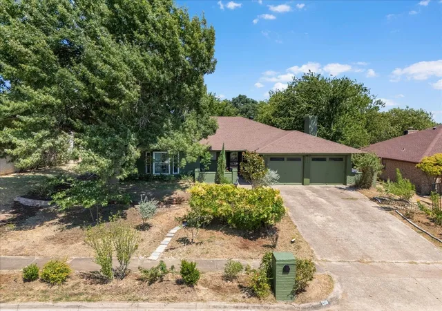 Photo 1 of Single family home for sale at 208 Pebblestone Dr, Benbrook, TX 76126 | MLS# 21382823 | Listing updated on 2026-09-11