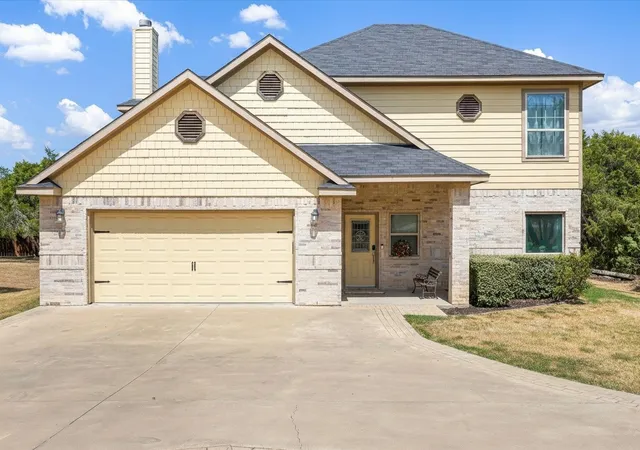 Photo 2 of Single family home for sale at 1004 W Apache Trl, Granbury, TX 76048 | MLS# 21378386 | Listing updated on 2026-09-11
