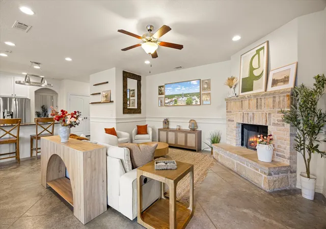 Photo 3 of Single family home for sale at 1004 W Apache Trl, Granbury, TX 76048 | MLS# 21378386 | Listing updated on 2026-09-11