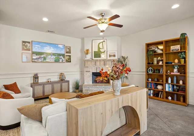 Photo 4 of Single family home for sale at 1004 W Apache Trl, Granbury, TX 76048 | MLS# 21378386 | Listing updated on 2026-09-11