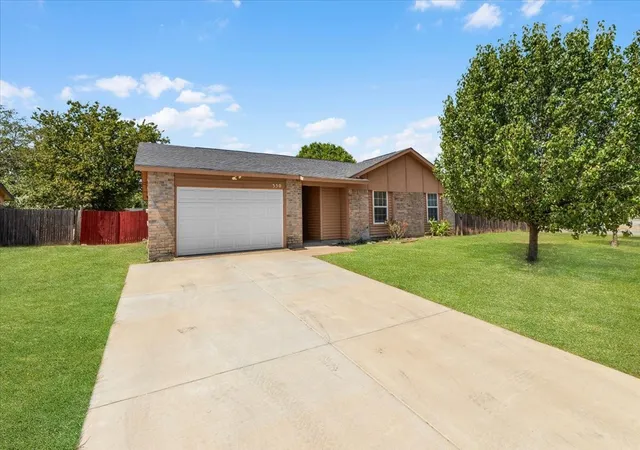 Photo 2 of Single family home for sale at 350 Ridgecrest, Saginaw, TX 76179 | MLS# 21381881 | Listing updated on 2026-09-12