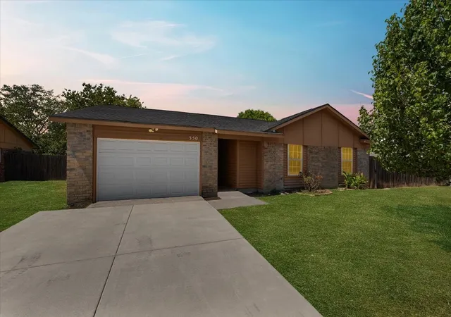Photo 4 of Single family home for sale at 350 Ridgecrest, Saginaw, TX 76179 | MLS# 21381881 | Listing updated on 2026-09-12