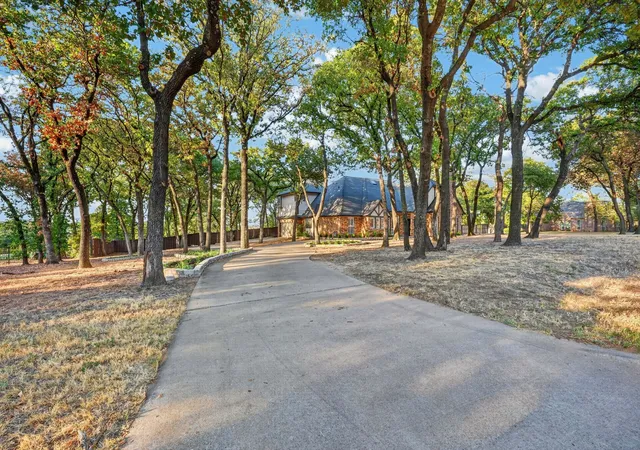 Photo 2 of Single family home for sale at 1022 Alamo Dr, Southlake, TX 76092 | MLS# 21378107 | Listing updated on 2026-09-12