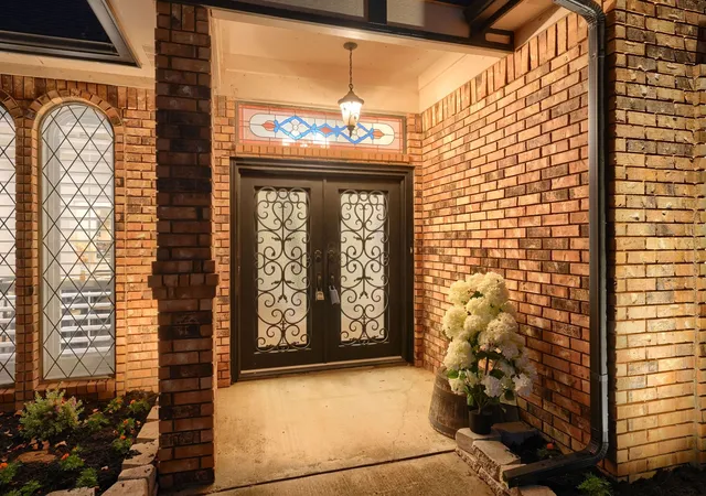 Photo 3 of Single family home for sale at 1022 Alamo Dr, Southlake, TX 76092 | MLS# 21378107 | Listing updated on 2026-09-12