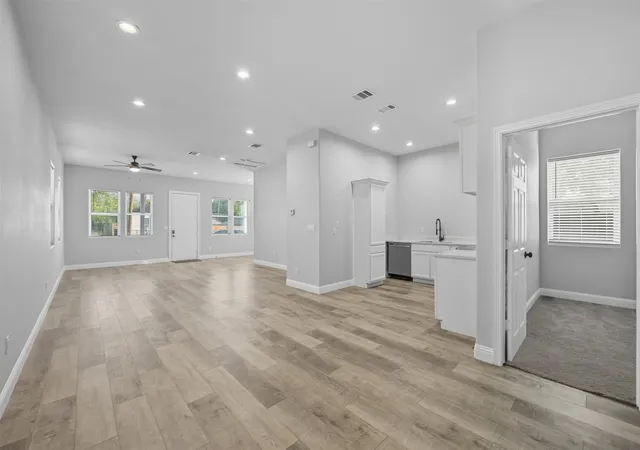 Photo 3 of Single family home for sale at 914 E Tucker St, Fort Worth, TX 76104 | MLS# 21382859 | Listing updated on 2026-09-11