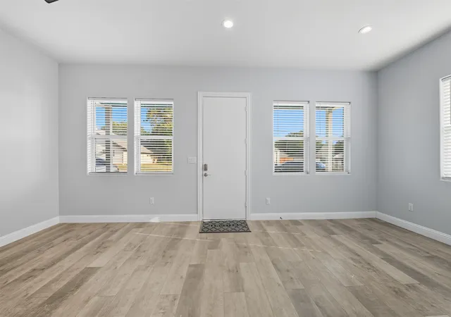 Photo 4 of Single family home for sale at 914 E Tucker St, Fort Worth, TX 76104 | MLS# 21382859 | Listing updated on 2026-09-11