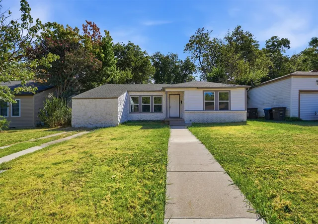 Photo 2 of Single family home for sale at 4601 Harwen Ter, Fort Worth, TX 76133 | MLS# 21381545 | Listing updated on 2026-09-11