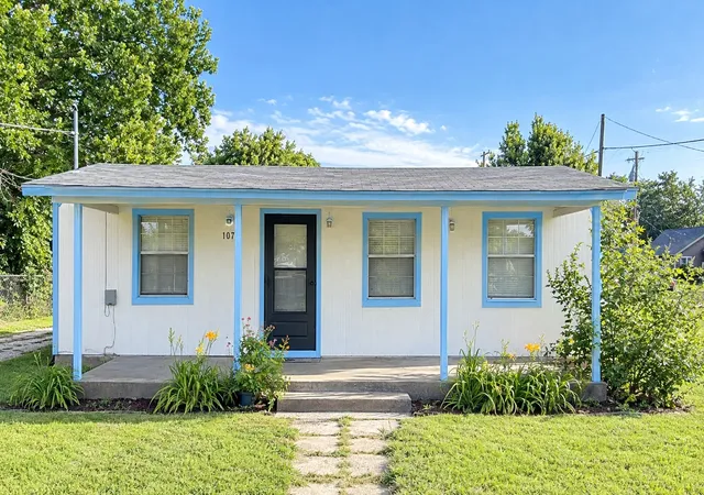 Photo 1 of Single family home for sale at 107 W College St, Milford, TX 76670 | MLS# 21382495 | Listing updated on 2026-09-11