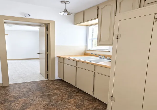 Photo 3 of Single family home for sale at 107 W College St, Milford, TX 76670 | MLS# 21382495 | Listing updated on 2026-09-11