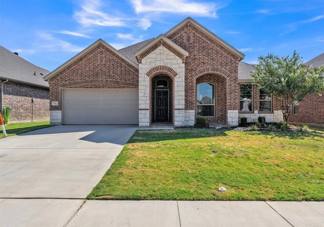 Photo 1 of Single family home for sale at 112 Constitution Dr, Joshua, TX 76058 | MLS# 21382407 | Listing updated on 2026-09-26