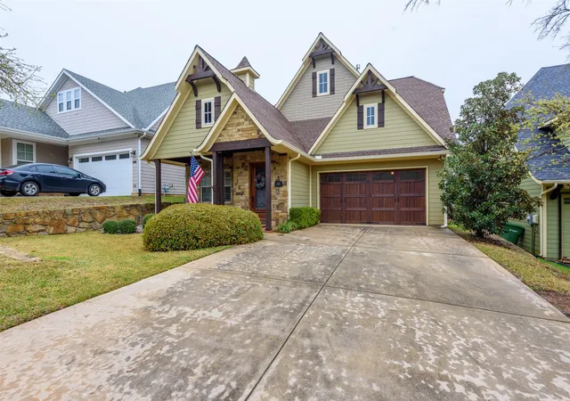Photo 1 of Single family home for sale at 405 Dallas St, Argyle, TX 76226 | MLS# 21382716 | Listing updated on 2026-09-12