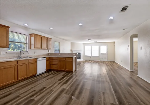 Photo 4 of Single family home for sale at 10417 Winding Psge Way, Fort Worth, TX 76131 | MLS# 21382698 | Listing updated on 2026-09-11