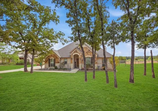 Photo 2 of Single family home for sale at 122 Post Oak Way, Weatherford, TX 76087 | MLS# 21382232 | Listing updated on 2026-09-13