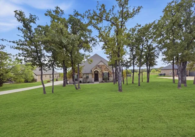 Photo 3 of Single family home for sale at 122 Post Oak Way, Weatherford, TX 76087 | MLS# 21382232 | Listing updated on 2026-09-13