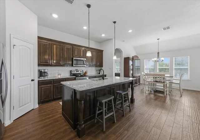 Photo 4 of Single family home for sale at 122 Post Oak Way, Weatherford, TX 76087 | MLS# 21382232 | Listing updated on 2026-09-13