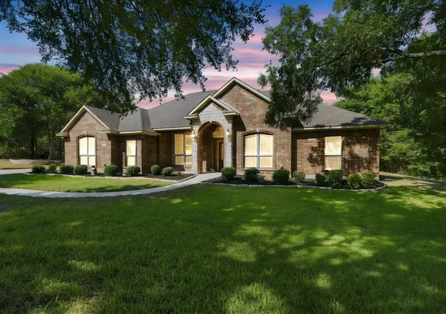 Photo 3 of Single family home for sale at 4031 Morgans Way, Midlothian, TX 76065 | MLS# 21381817 | Listing updated on 2026-10-02