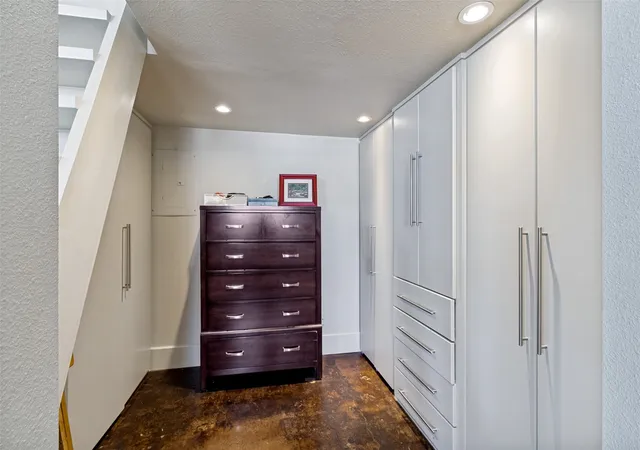 Photo 3 of Condo for sale at 215 N Walton St #1, Dallas, TX 75226 | MLS# 21381873 | Listing updated on 2026-09-11