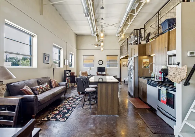 Photo 3 of Condo for sale at 215 N Walton St #1, Dallas, TX 75226 | MLS# 21381873 | Listing updated on 2026-09-11