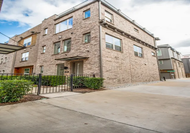 Photo 3 of Townhouse for sale at 1805 Granite Fls Ct, Dallas, TX 75204 | MLS# 21375226 | Listing updated on 2026-09-11