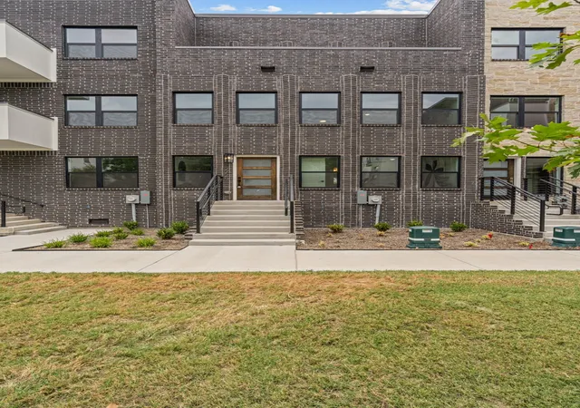 Photo 2 of Townhouse for sale at 2725 Azalea Park Cir, Fort Worth, TX 76107 | MLS# 21375743 | Listing updated on 2026-09-11