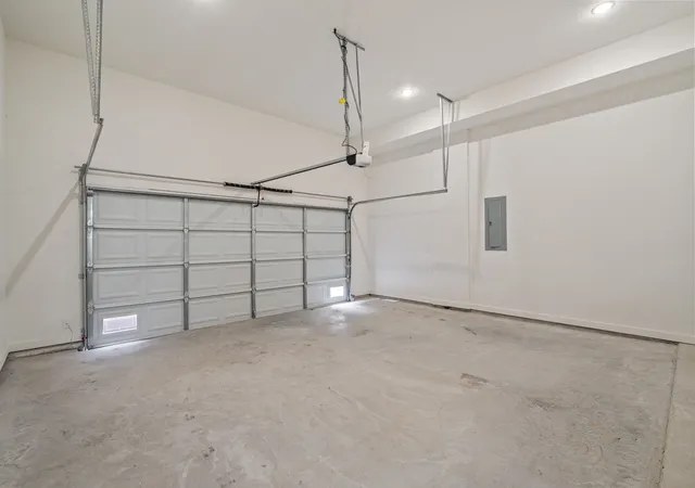 Photo 4 of Townhouse for sale at 2725 Azalea Park Cir, Fort Worth, TX 76107 | MLS# 21375743 | Listing updated on 2026-09-11