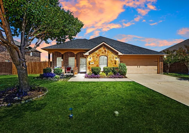 Photo 1 of Single family home for sale at 113 Holly St, Waxahachie, TX 75165 | MLS# 21371671 | Listing updated on 2026-09-12