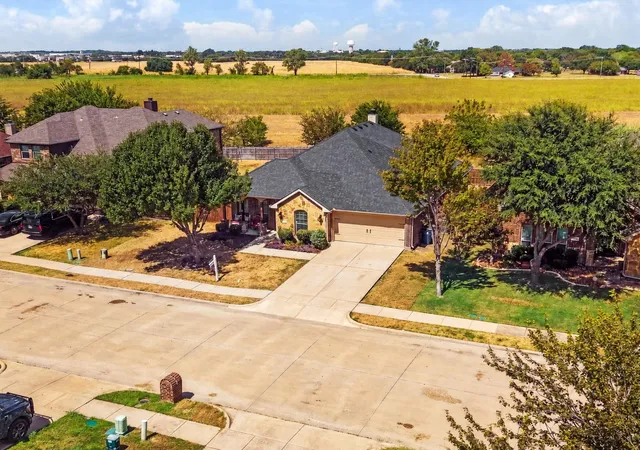 Photo 2 of Single family home for sale at 113 Holly St, Waxahachie, TX 75165 | MLS# 21371671 | Listing updated on 2026-09-12
