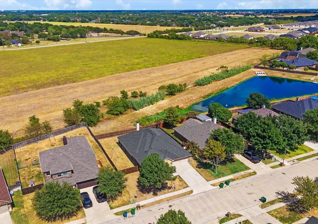 Photo 3 of Single family home for sale at 113 Holly St, Waxahachie, TX 75165 | MLS# 21371671 | Listing updated on 2026-09-12