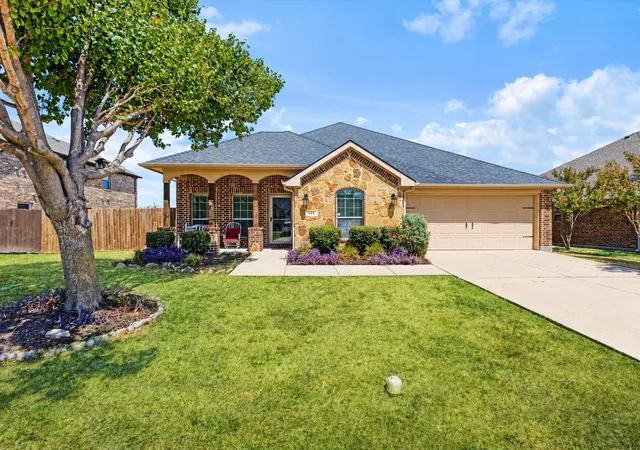Photo 4 of Single family home for sale at 113 Holly St, Waxahachie, TX 75165 | MLS# 21371671 | Listing updated on 2026-09-12