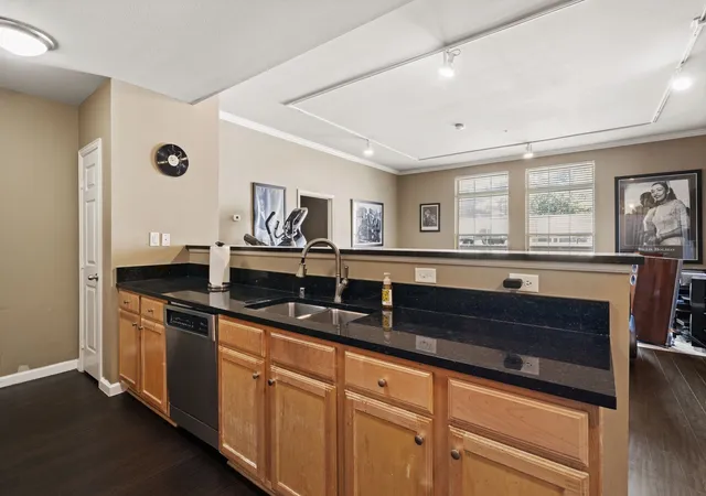 Photo 4 of Condo for sale at 2305 Worthington St #108, Dallas, TX 75204 | MLS# 21377136 | Listing updated on 2026-09-11