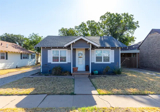 Photo 2 of Single family home for sale at 525 S Vassar St, Stamford, TX 79553 | MLS# 21374054 | Listing updated on 2026-10-05