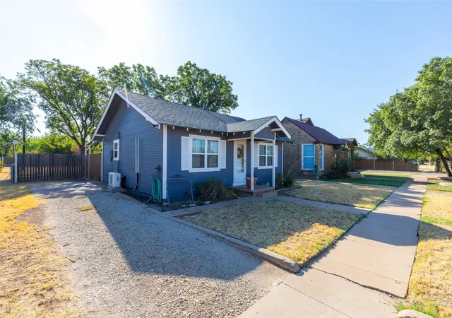 Photo 3 of Single family home for sale at 525 S Vassar St, Stamford, TX 79553 | MLS# 21374054 | Listing updated on 2026-10-05