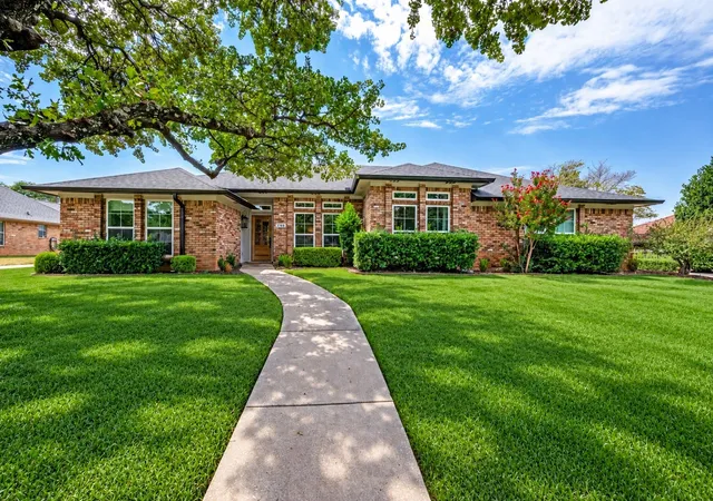 Photo 1 of Sale Pending at 3700 Cliffwood Dr, Colleyville, TX 76034 | MLS# 21380627 | Listing updated on 2026-09-25